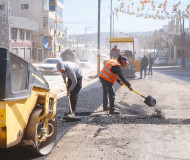 استمرار اعمال تعبيد مقاطع  المدخل الشرقي بتمويل ذاتي من البلدية  ضمن مشروع تاهيل المدخل الشرقي للمدينة . ايرادات تنعكس خدمات