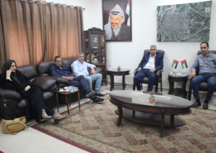 رئيس البلدية يلتقي محافظ محافظة قلقيلية