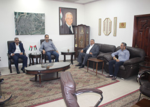 رئيس البلدية يلتقي محافظ محافظة قلقيلية