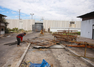 استمرار الاعمال في منطقة معبر العودة الشمالي وازالة المعيقات والتعديات و اجراء تعديلات هندسية ومرورية في المنطقة .