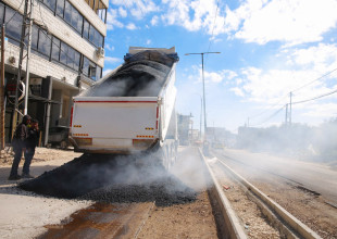 بمتابعة نائب رئيس بلدية قلقيلية نائل غنام  جاري العمل على تعبيد مقاطع المدخل الشرقي