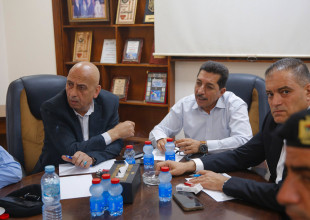 عُقد في بلدية قلقيلية اجتماع مشترك ضم ممثلين عن البلدية والمحافظة والغرفة التجارية والشرطة والأمن الوطني، وذلك لبحث ترتيبات تنظيم الأسواق والحركة المرورية خلال فترة التسوق الخاصة بعيد الأضحى 