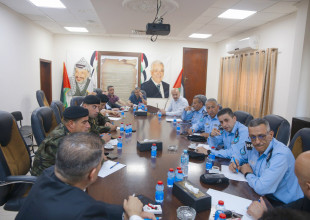عُقد في بلدية قلقيلية اجتماع مشترك ضم ممثلين عن البلدية والمحافظة والغرفة التجارية والشرطة والأمن الوطني، وذلك لبحث ترتيبات تنظيم الأسواق والحركة المرورية خلال فترة التسوق الخاصة بعيد الأضحى 