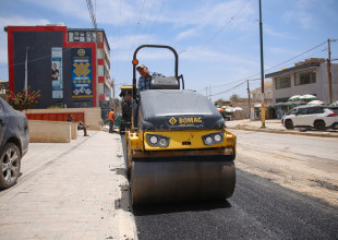 دائرة الهندسة والمشاريع اعمال بلدية قلقيلية في تعبيد مقاطع في شارع المدخل الشرقي للمدينة, بتمويل ذاتي من بلدية قلقيلية