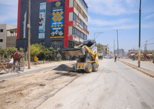 دائرة الهندسة والمشاريع اعمال بلدية قلقيلية في تعبيد مقاطع في شارع المدخل الشرقي للمدينة, بتمويل ذاتي من بلدية قلقيلية