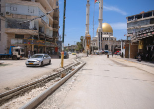 دائرة الهندسة والمشاريع استمرار اعمال مشروع تأهيل المدخل الشرقي للمدينة - بناء ارصفة وجزر وسطية