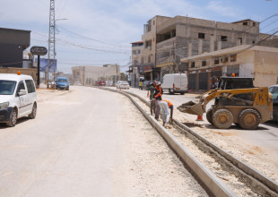 دائرة الهندسة والمشاريع استمرار اعمال مشروع تأهيل المدخل الشرقي للمدينة - بناء ارصفة وجزر وسطية