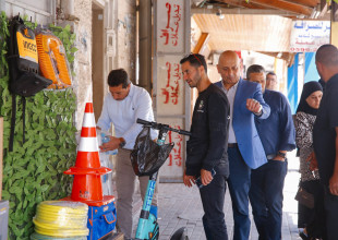 جانب من جولة رئيس بلدية قلقيلية المهندس عمر شرقية ونائبه نائل غنام وحضور سائد موافي مدير عام التخطيط والتطوير في محافظة قلقيلية والعميد ثابت السعدي