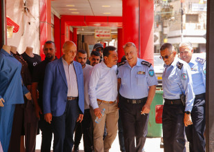 جانب من جولة رئيس بلدية قلقيلية المهندس عمر شرقية ونائبه نائل غنام وحضور سائد موافي مدير عام التخطيط والتطوير في محافظة قلقيلية والعميد ثابت السعدي