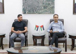 لقاء يجمع رئيس بلدية قلقيلة بنقابة عمال وموظفي بلدية قلقيلية .