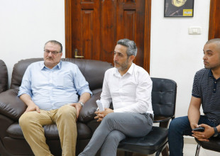 لقاء يجمع رئيس بلدية قلقيلة بنقابة عمال وموظفي بلدية قلقيلية .