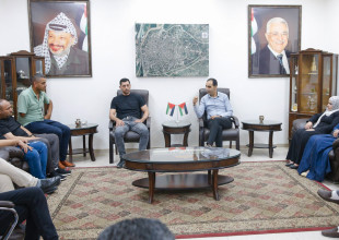 لقاء يجمع رئيس بلدية قلقيلة بنقابة عمال وموظفي بلدية قلقيلية .