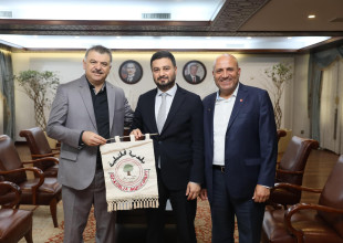 رئيس بلدية قلقيلية يلتقي برئيس بلدية كايتهاني واعضاء برلمان