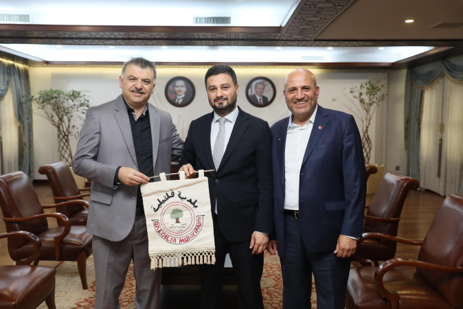 رئيس بلدية قلقيلية يلتقي برئيس بلدية كايتهاني واعضاء برلمان
