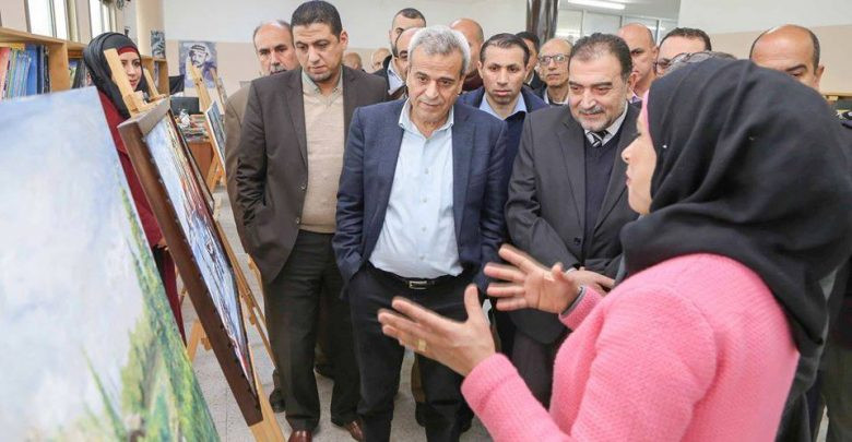 افتتاح المعرض التشكيلي بصمات تعبيرية