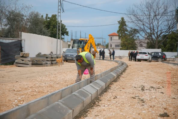 البدء بأعمال بناء أرصفة وجزر وسطية ضمن مشروع "الحصاميص " .