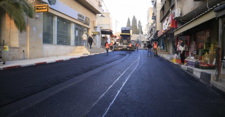 بلدية قلقيلية تنجز إعادة تأهيل وصيانة وتعبيد مجموعة شوارع رئيسية وفرعية في المدينة