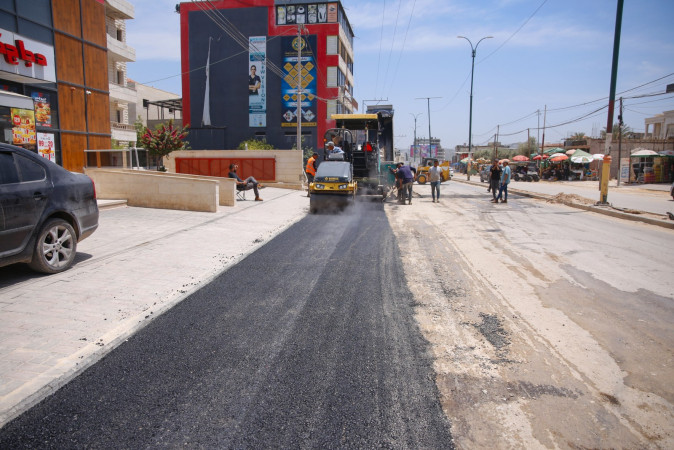 دائرة الهندسة والمشاريع اعمال بلدية قلقيلية في تعبيد مقاطع في شارع المدخل الشرقي للمدينة, بتمويل ذاتي من بلدية قلقيلية