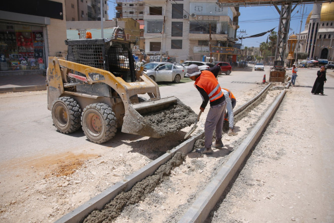 دائرة الهندسة والمشاريع استمرار اعمال مشروع تأهيل المدخل الشرقي للمدينة - بناء ارصفة وجزر وسطية