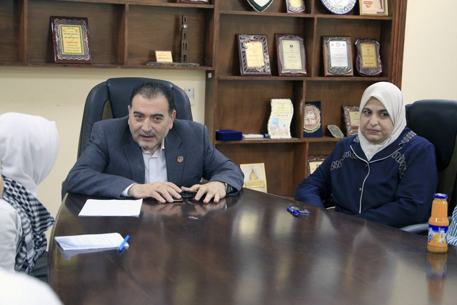 رئيس بلدية قلقيلية د. هاشم المصري يلتقي في دار البلدية وفدا من طالبات مدرسة بنات الشيماء الثانوية